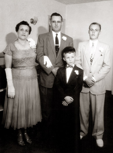 Gene Halley Jr. and family